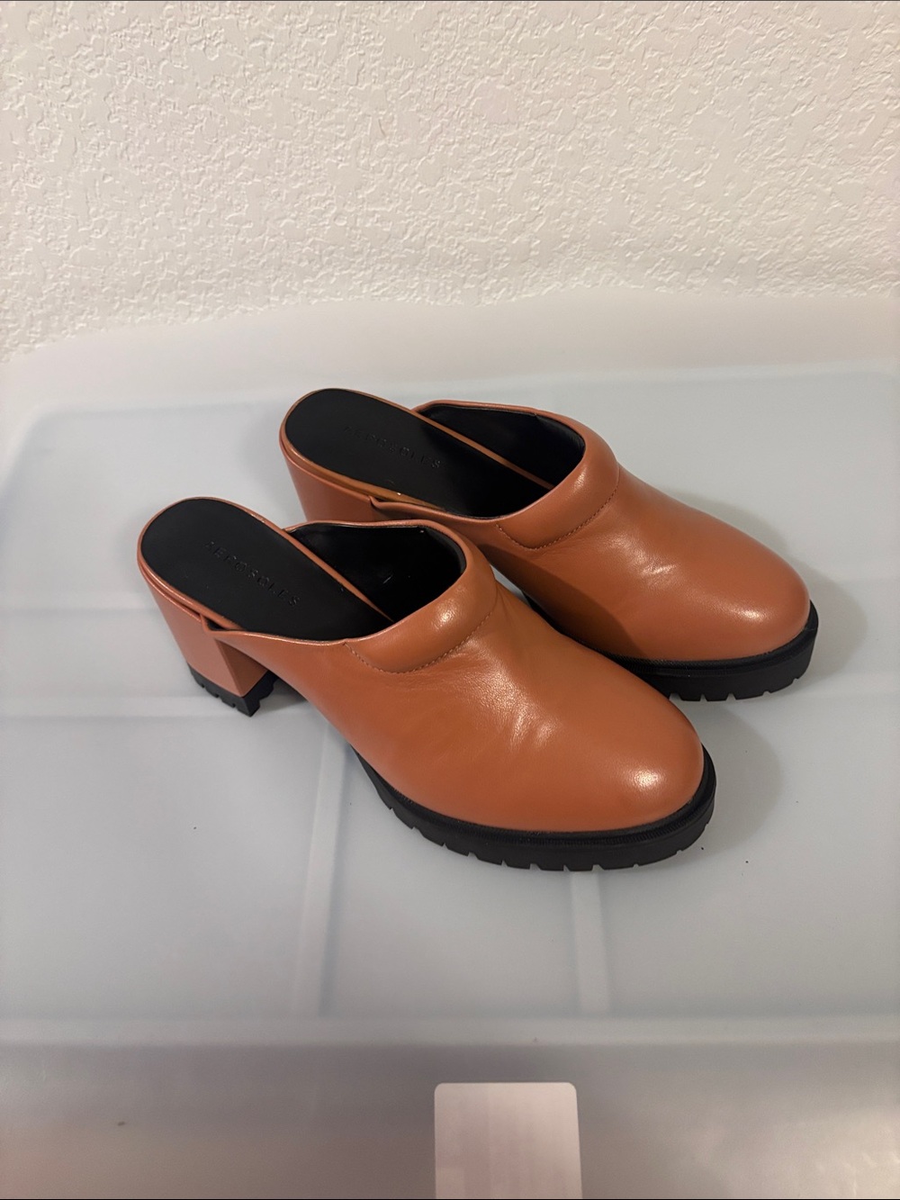 AEROSOLES Cognac Tan Leather Block Heel Emon Mules SZ 9.5 3” heel Slip on comfy